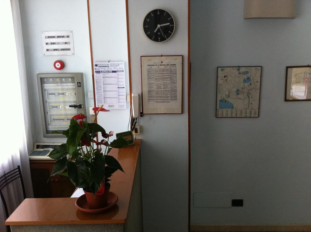 Hotel Mira Варезе Экстерьер фото